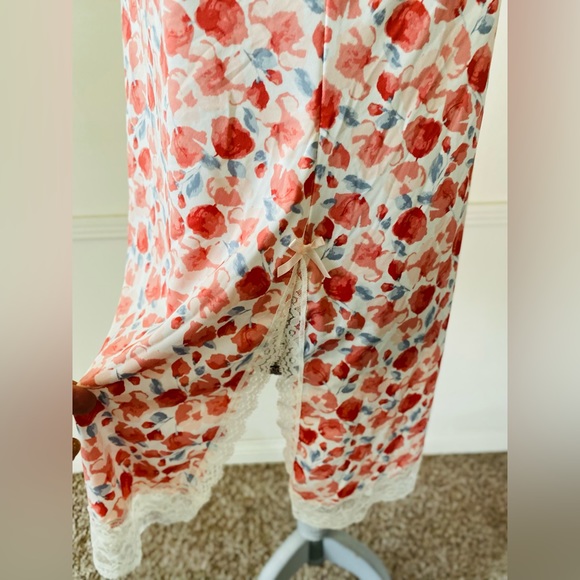 MARILYN MONROE SOFT LINGERIE SLIP WITH PADDED BRA & ADORABLE DETAILS 🌟NWT🌟 - Picture 6 of 15